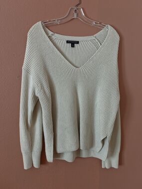Banana Republic Medium Light Cream V-Neck Ribbed Sweater